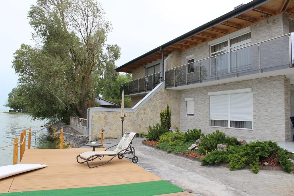 Parton Villa Apartments Fonyód Chambre photo