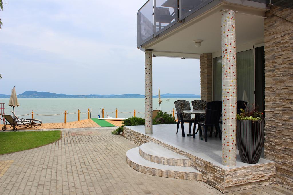 Parton Villa Apartments Fonyód Chambre photo